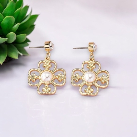 18k gold tone faux pearl gold tone earrings ✨​​​​​​​​